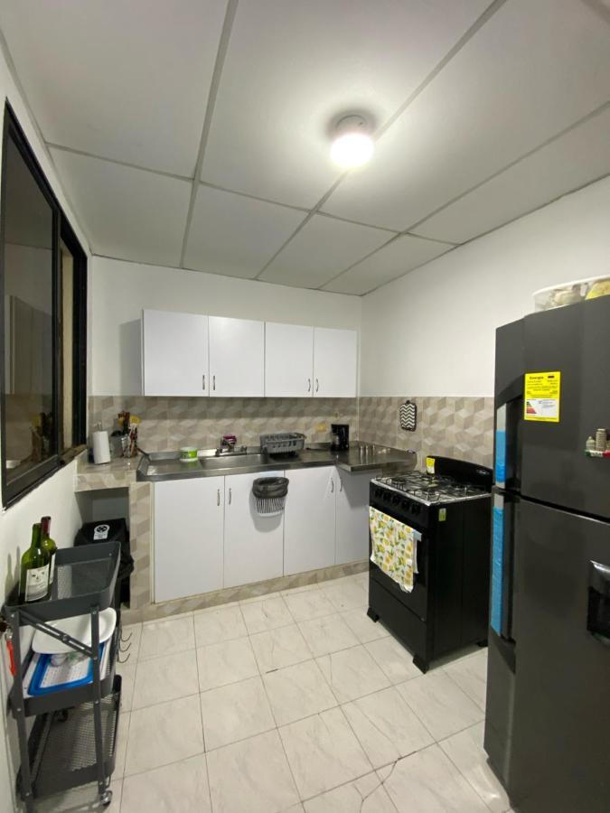 Habitaciones Cerca Al Aeropuerto 2 Cartagena Екстер'єр фото