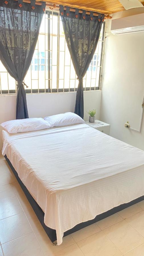 Habitaciones Cerca Al Aeropuerto 2 Cartagena Екстер'єр фото
