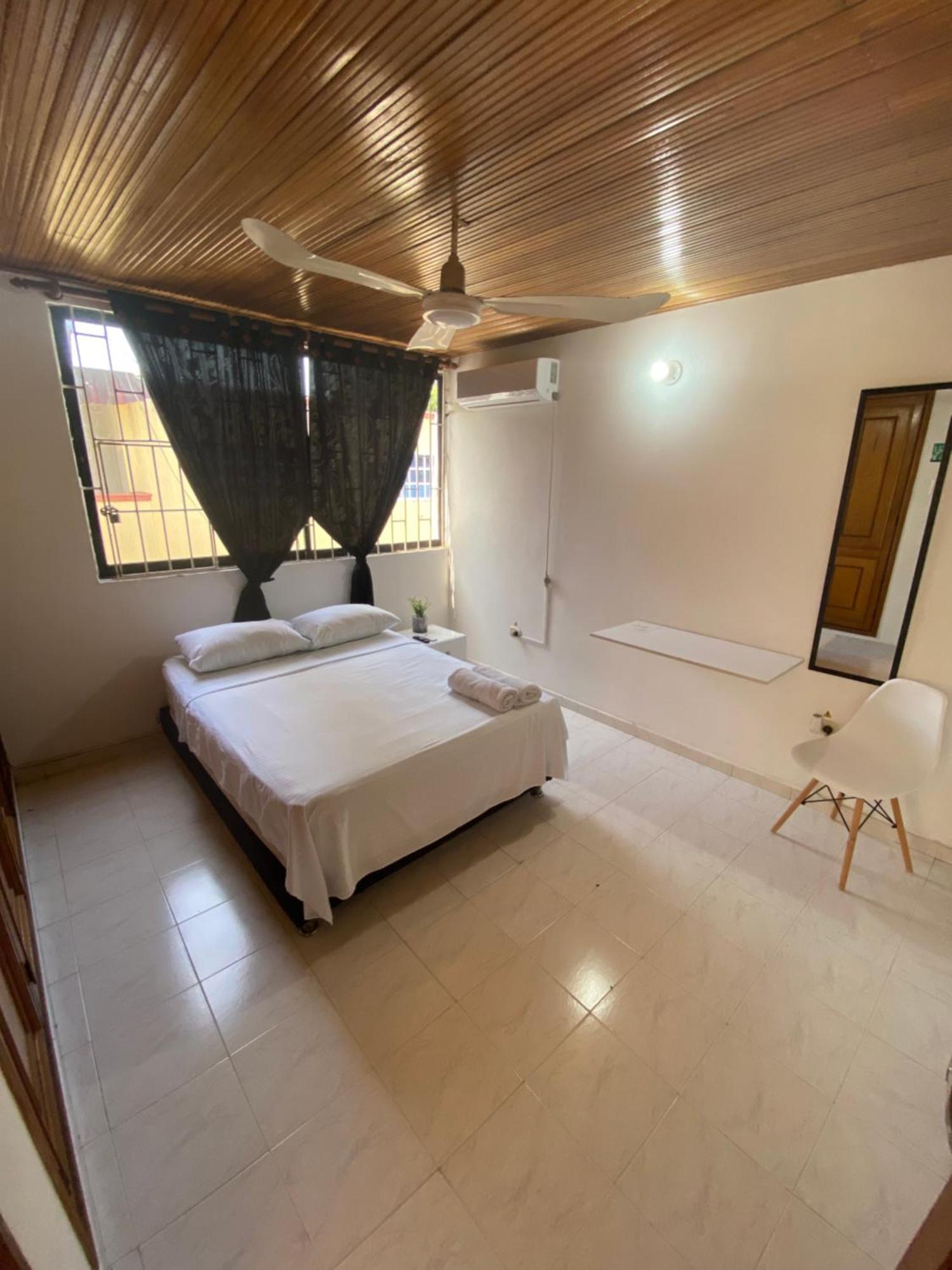 Habitaciones Cerca Al Aeropuerto 2 Cartagena Екстер'єр фото